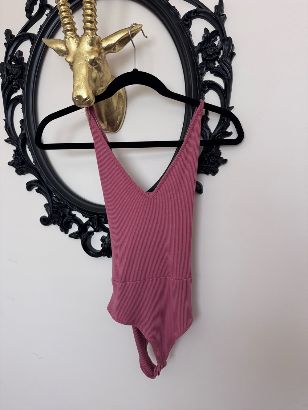 Forever 21 Ribbed V-Neck Bodysuit in Dusty Rose